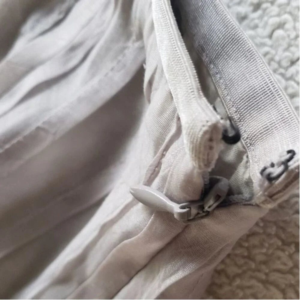 Nic + Zoe Batiste Flirt Skirt Size 4P Gray Ash Lined Zip Closure Pleated Flirty